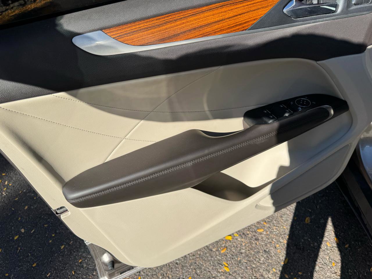 Used 2019 Lincoln MKC Select w/ Select Plus Package AWD/4WD image 9