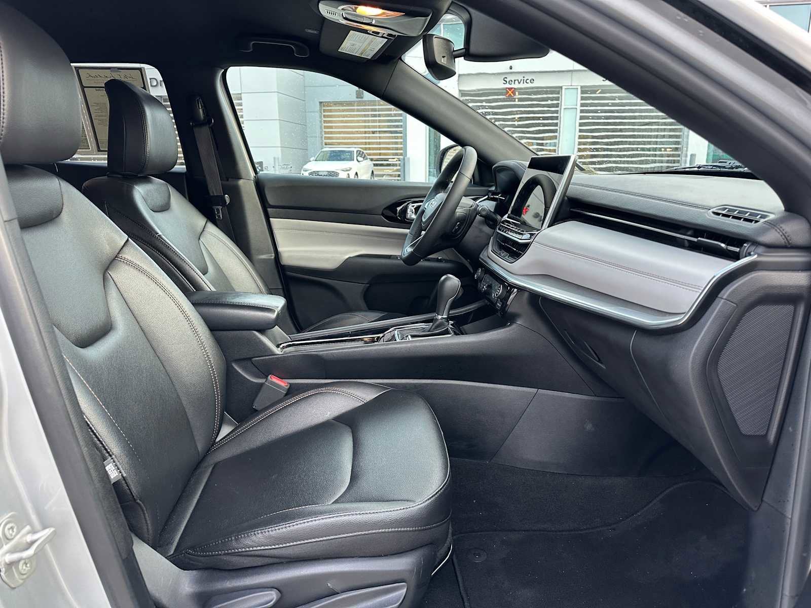 Used 2024 Jeep Compass Limited image 10