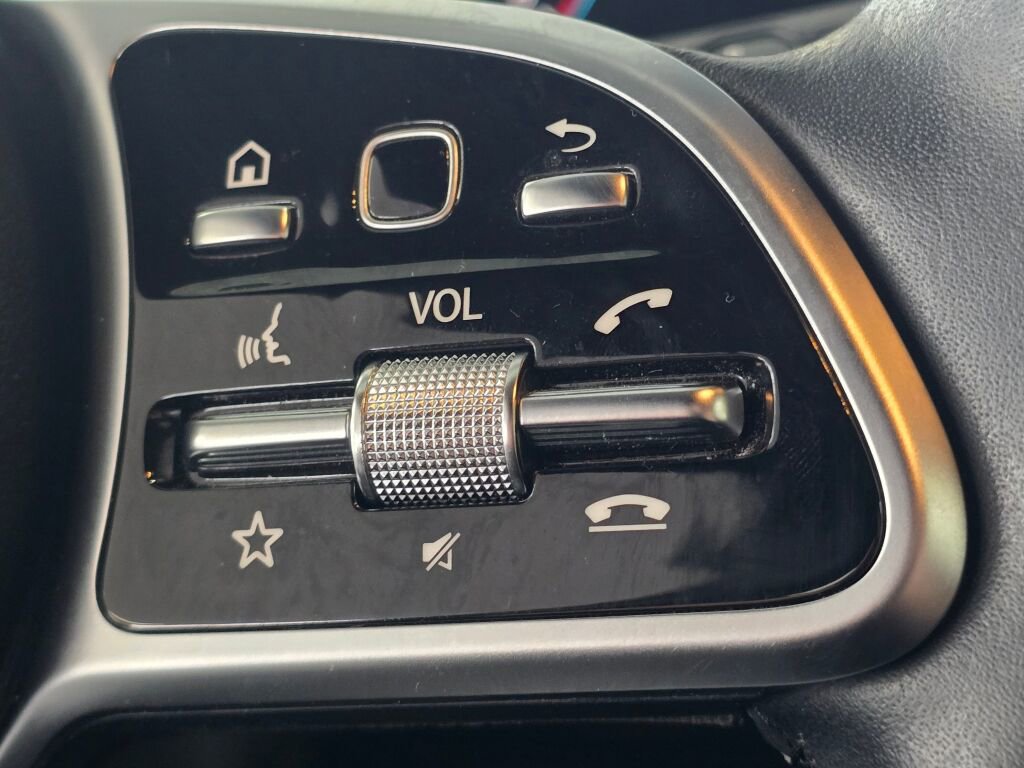 Used 2023 Mercedes-Benz GLB 250 4MATIC image 29