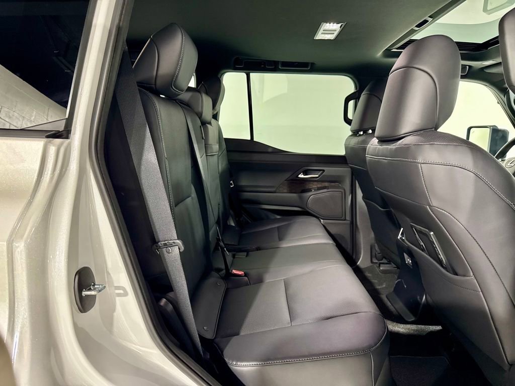 Used 2025 Lexus GX 550 image 32