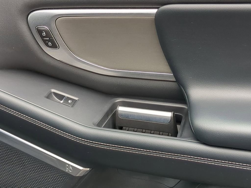 Used 2025 Ford Expedition Platinum image 37