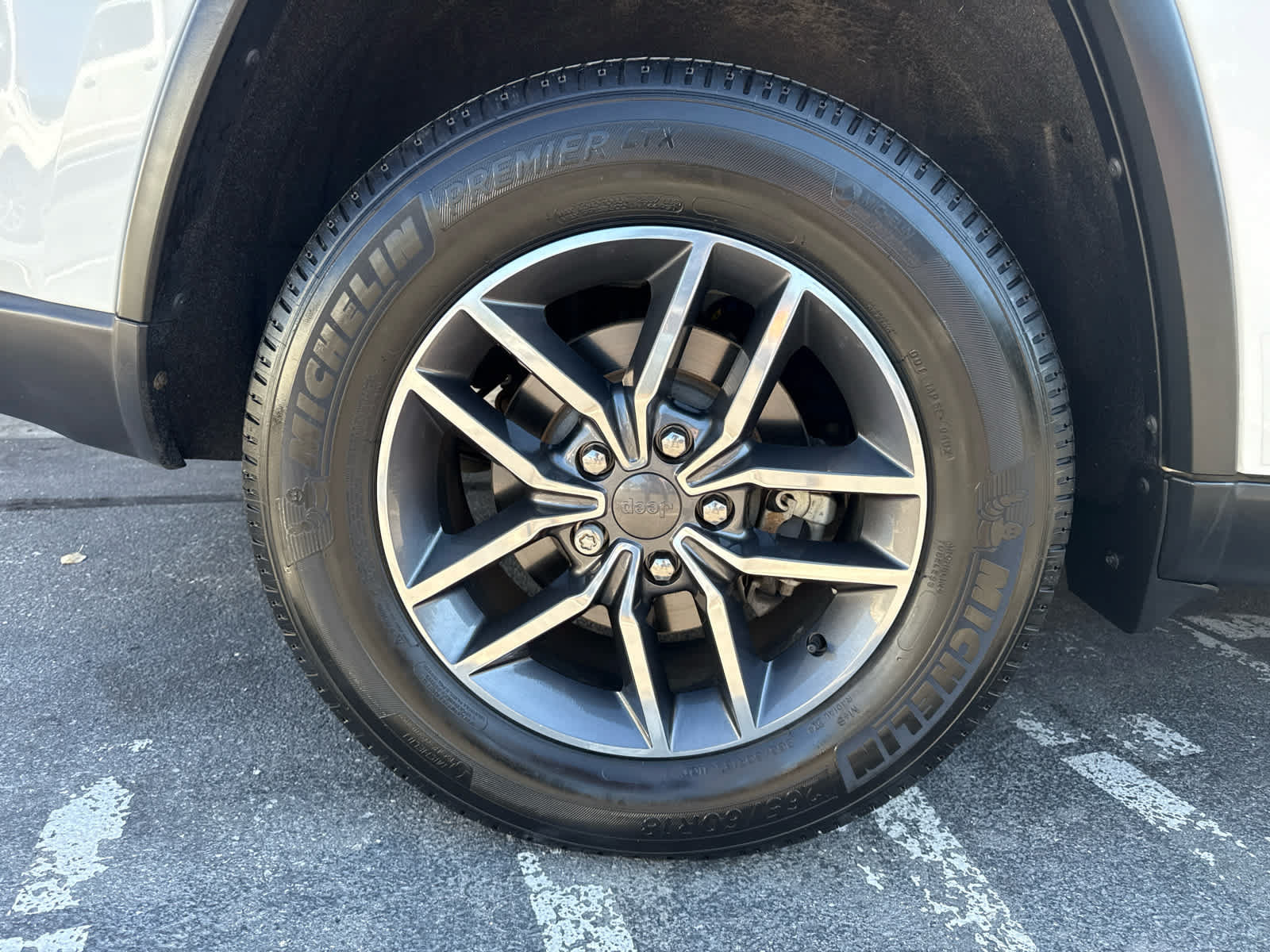 Used 2019 Jeep Grand Cherokee Limited w/ Trailer Tow Group IV AWD/4WD image 12