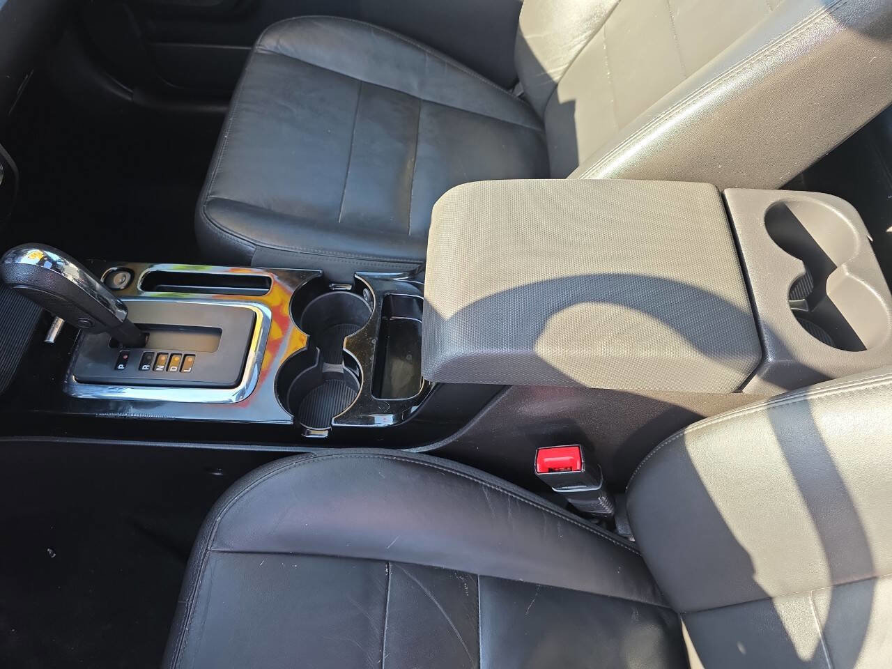 Used 2010 Ford Escape Limited FWD image 28