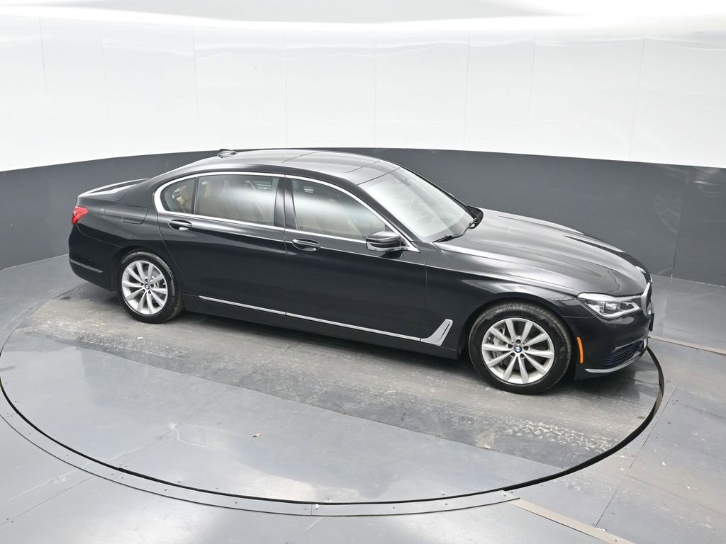 Used 2017 BMW 750i xDrive image 22