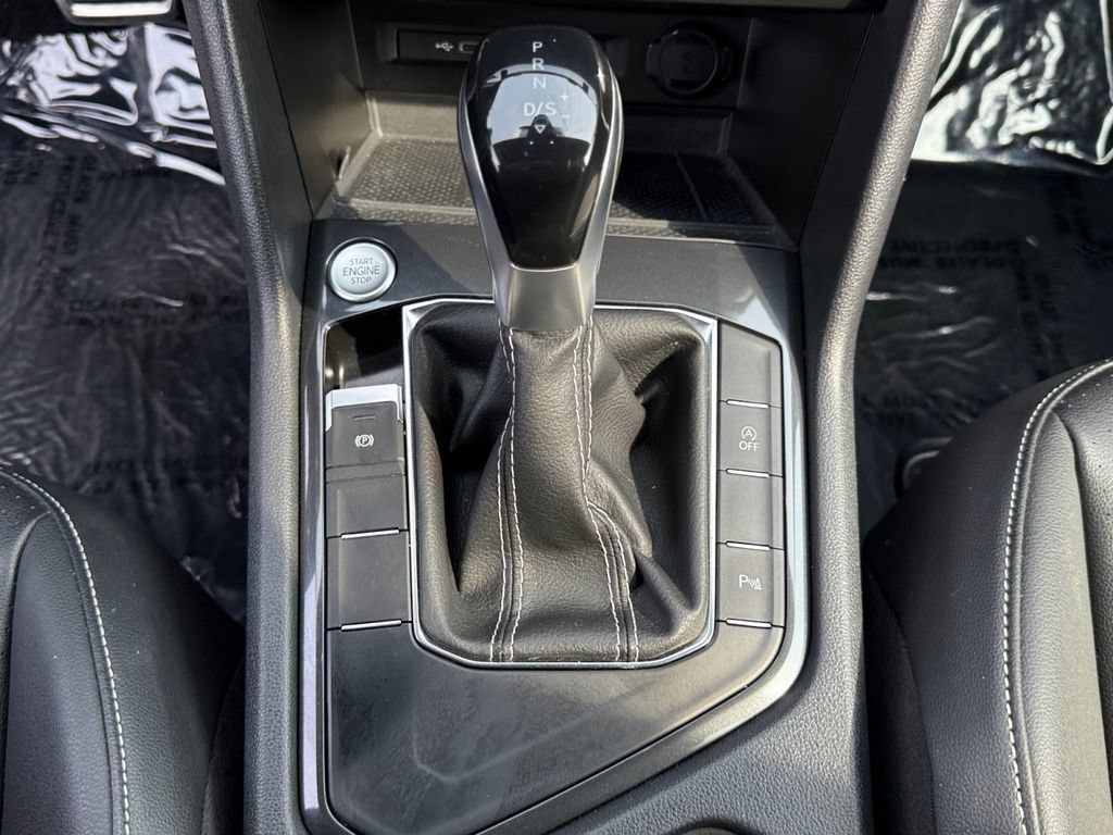 Used 2023 Volkswagen Tiguan SE R-Line FWD image 19