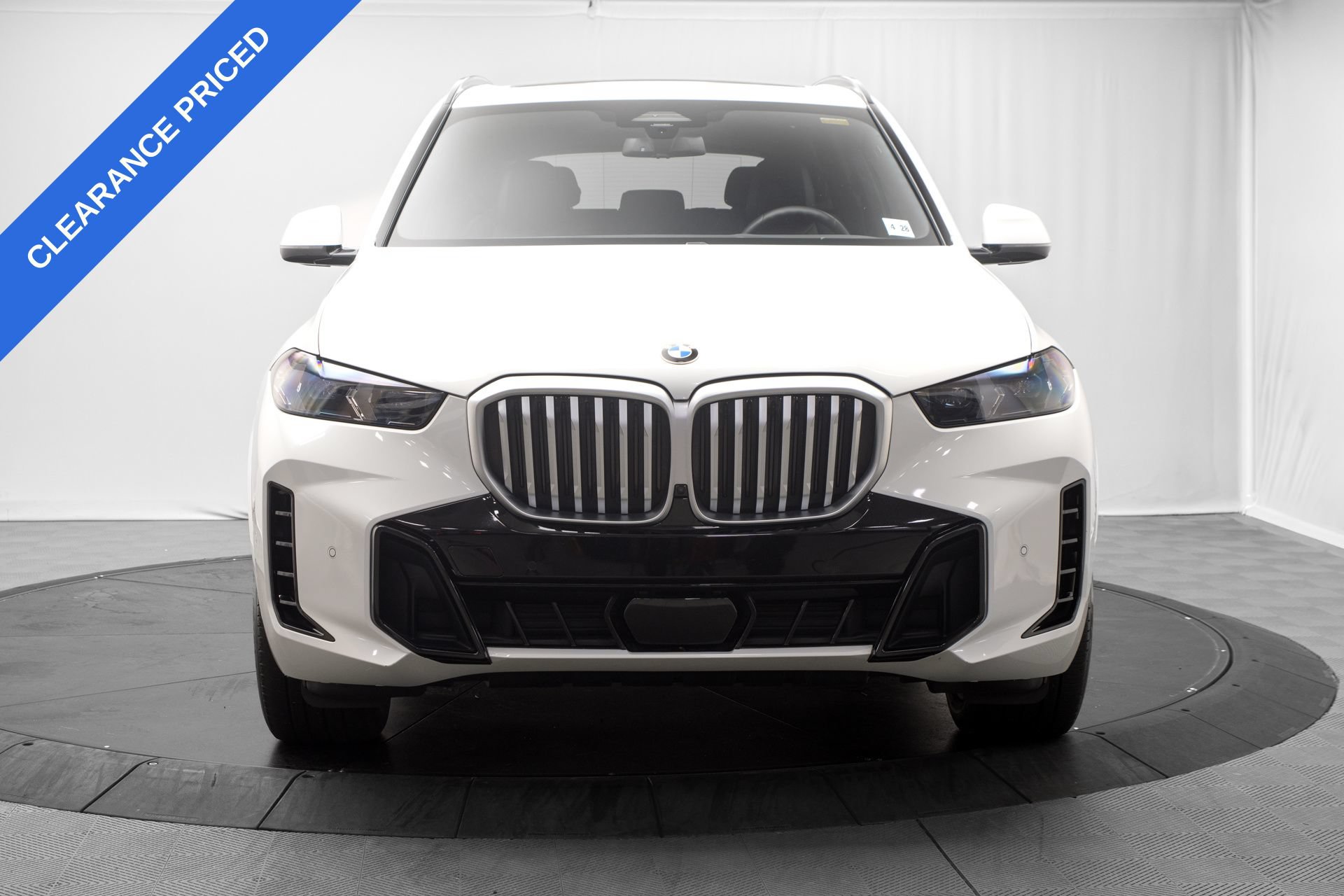 Used 2024 BMW X5 xDrive40i w/ M Sport Package AWD/4WD image 2