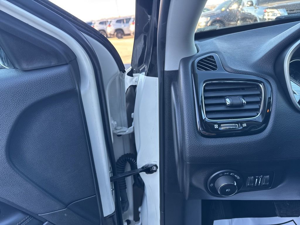 Used 2021 Jeep Compass Limited w/ Sun and Sound Group image 12