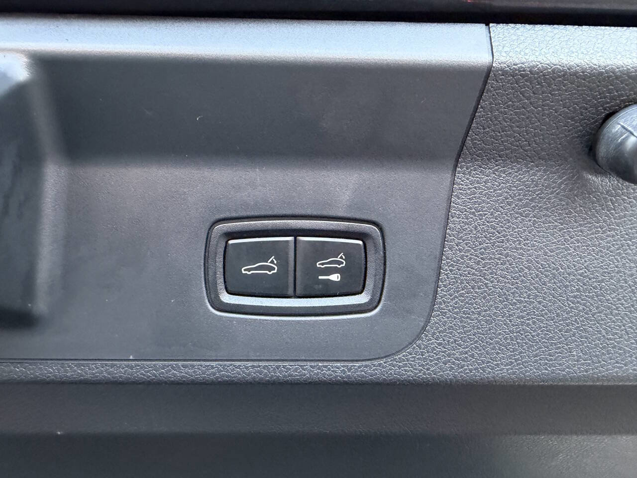 Used 2017 Porsche Panamera image 31