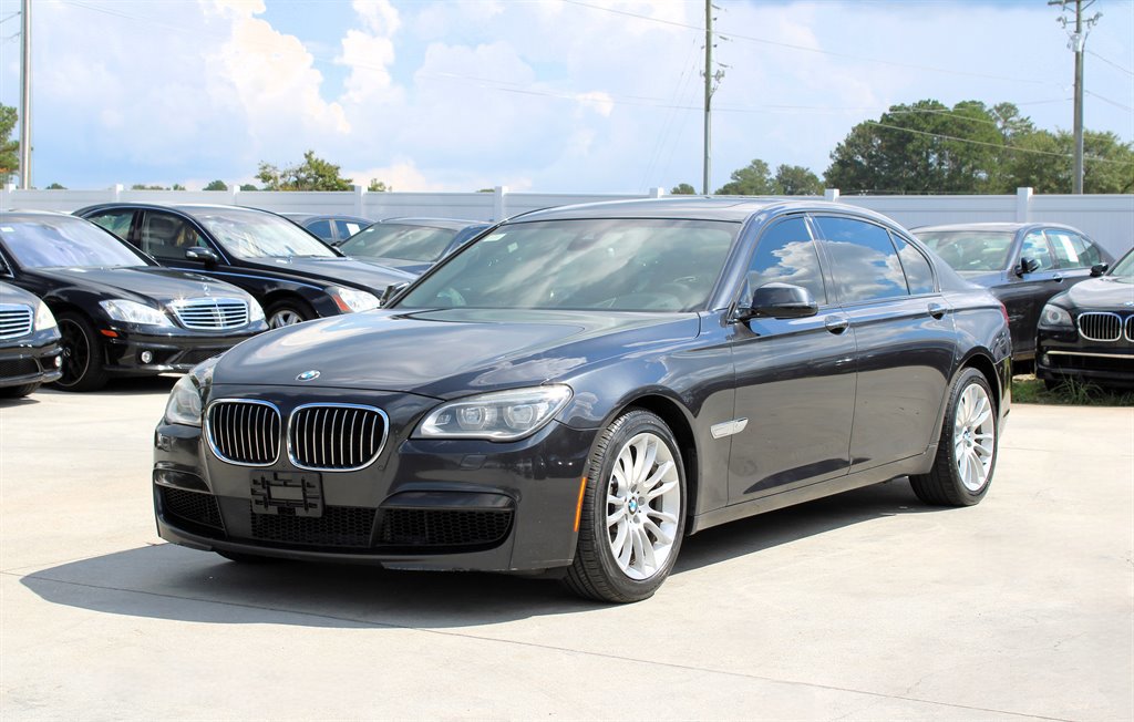 Used 2015 BMW 750Li xDrive image 3