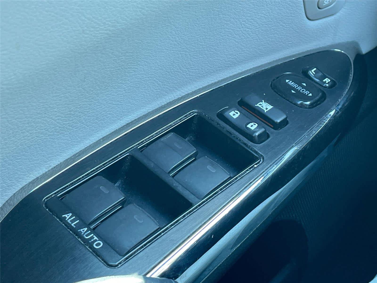 Used 2013 Toyota Avalon XLE Touring FWD image 18