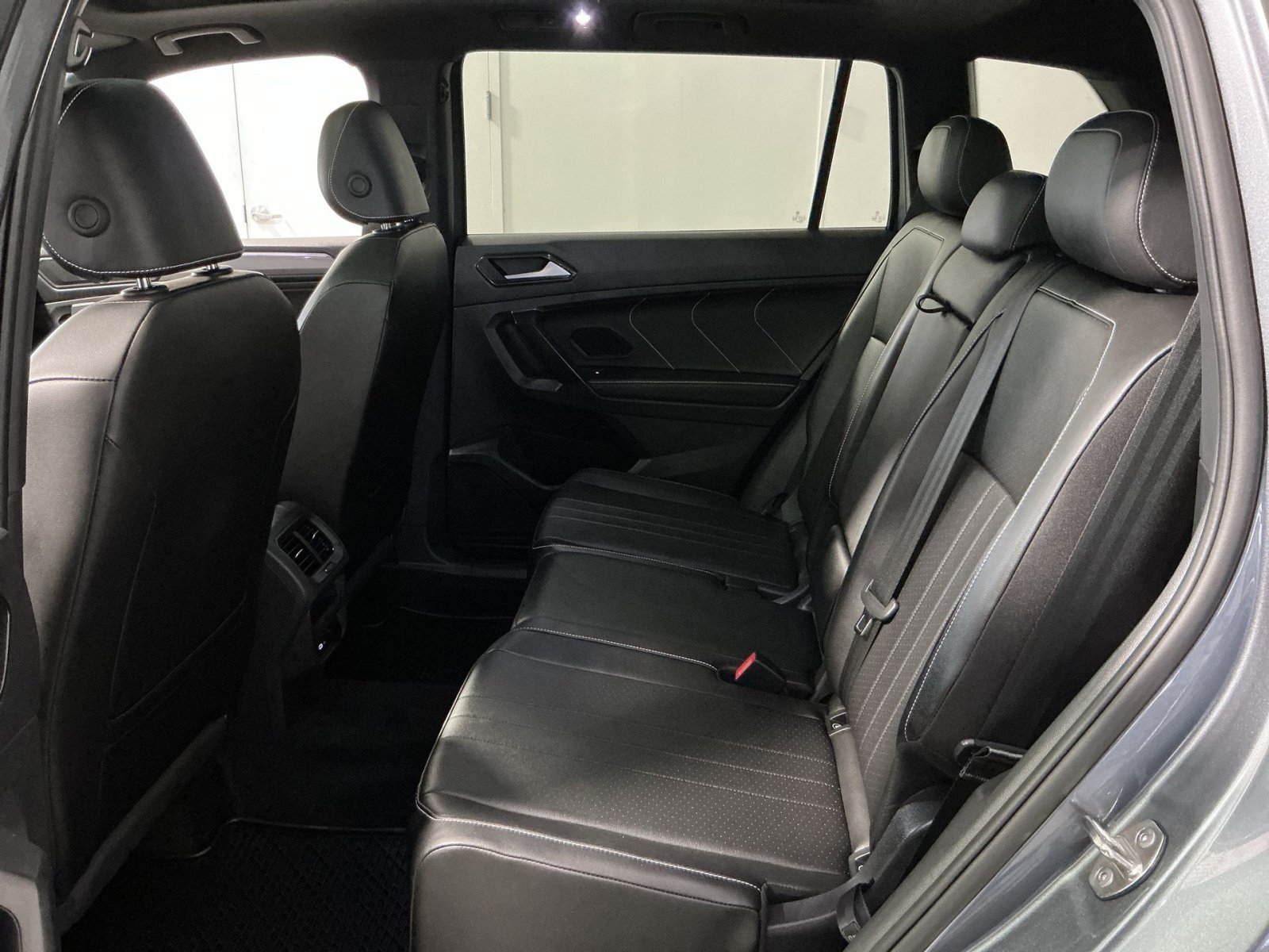 Used 2024 Volkswagen Tiguan SE R-Line AWD/4WD image 24
