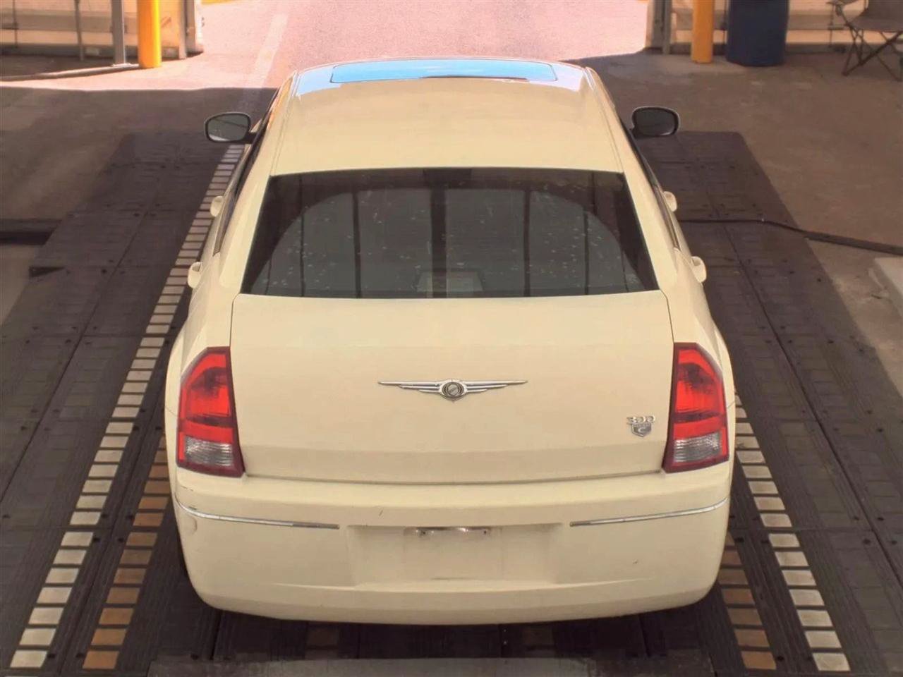 Used 2007 Chrysler 300 RWD image 6