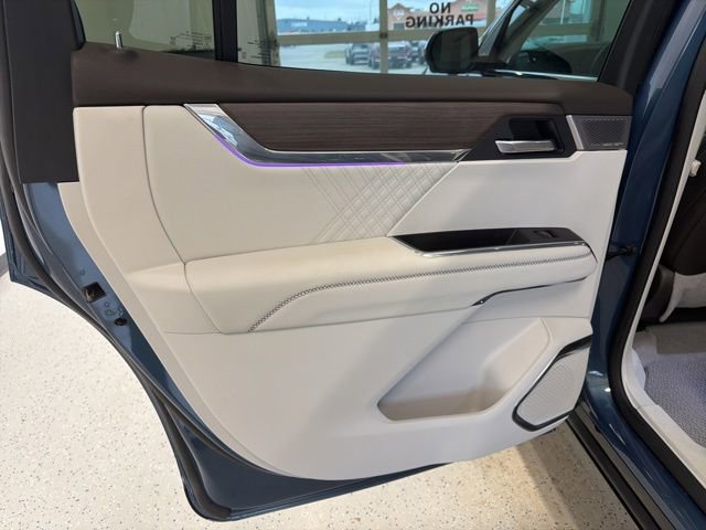 Used 2025 GMC Acadia Denali w/ Super Cruise Package image 47