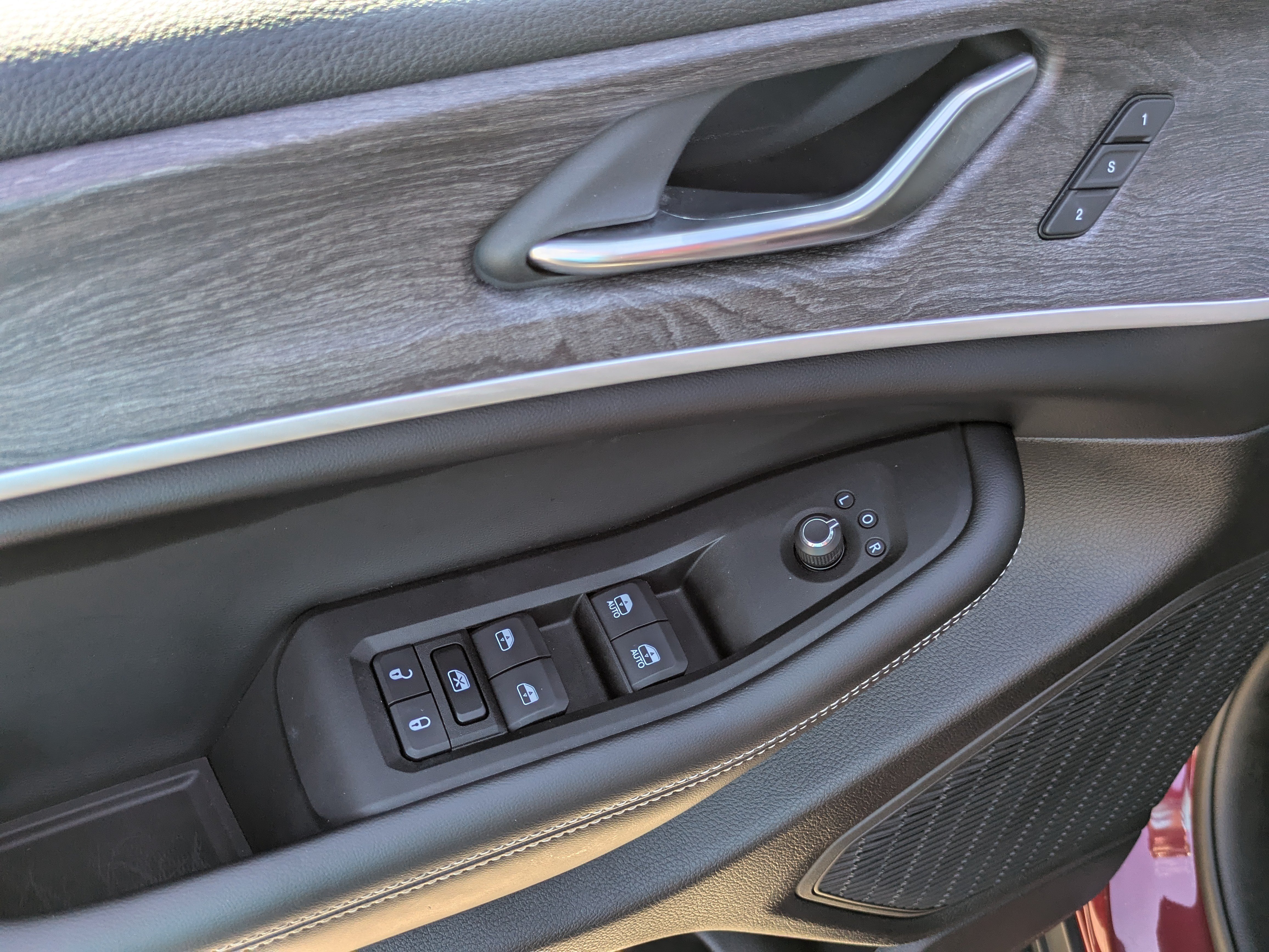 Used 2025 Jeep Grand Cherokee L Limited w/ Luxury Tech Group II AWD/4WD image 7