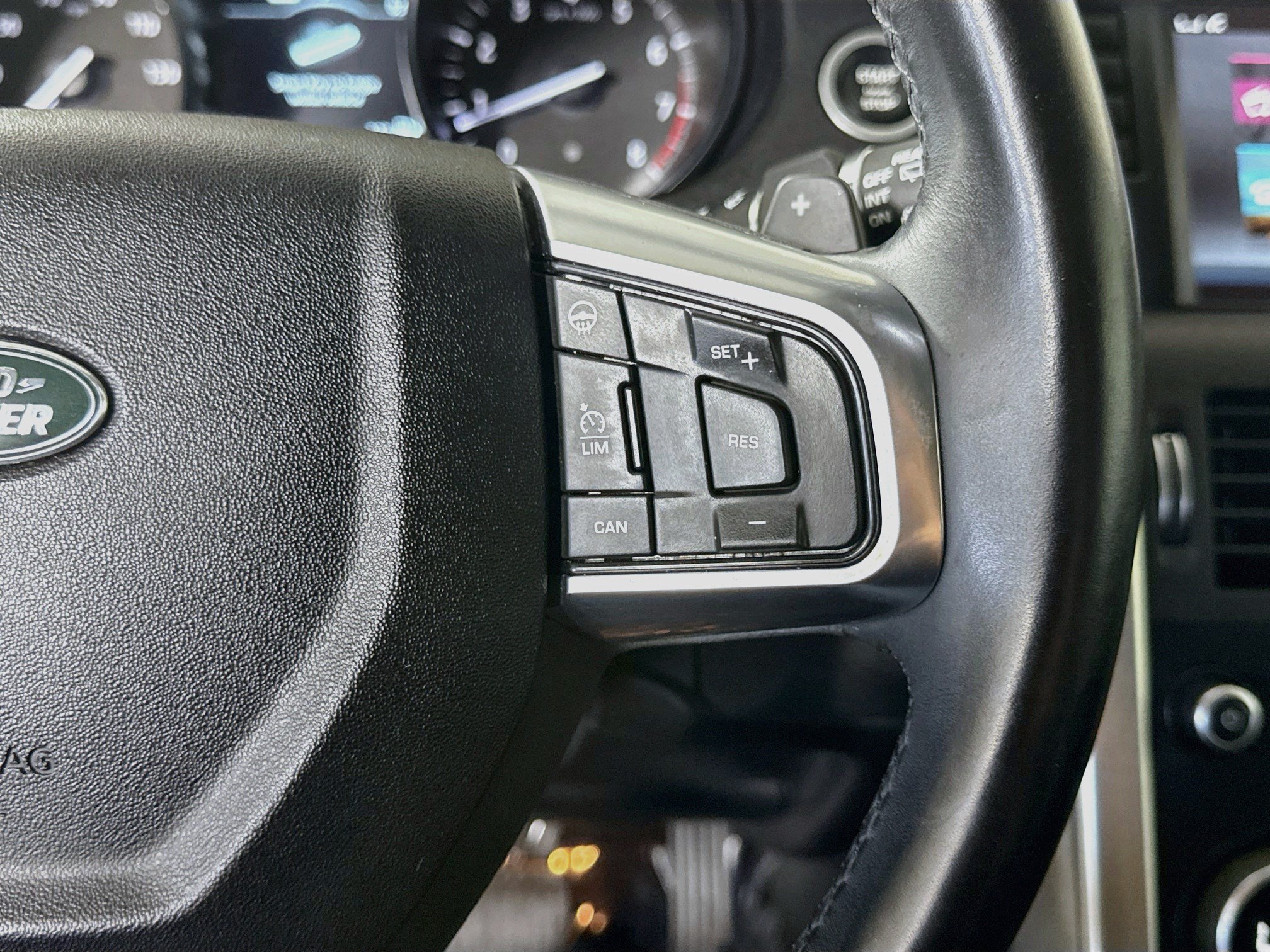 Used 2019 Land Rover Discovery Sport AWD/4WD image 15
