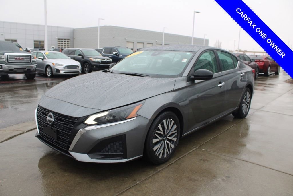 Used 2024 Nissan Altima 2.5 SV image 3