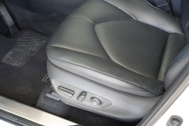 Used 2023 Toyota Highlander XLE image 19