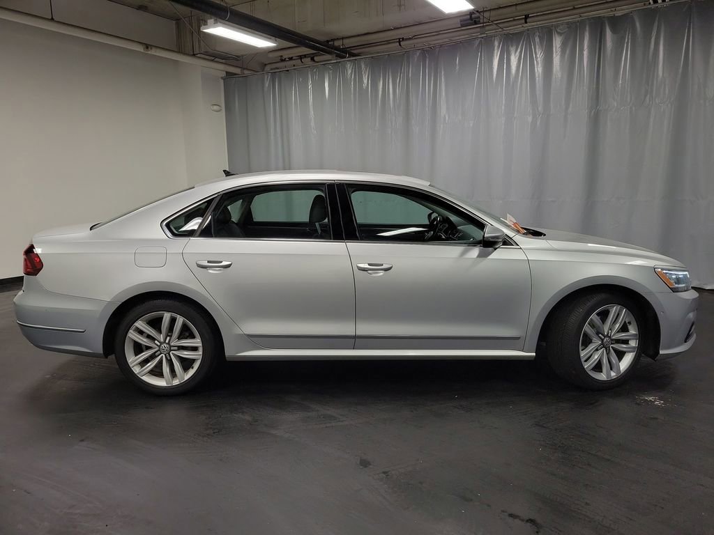 Used 2017 Volkswagen Passat 1.8T SEL Premium image 10