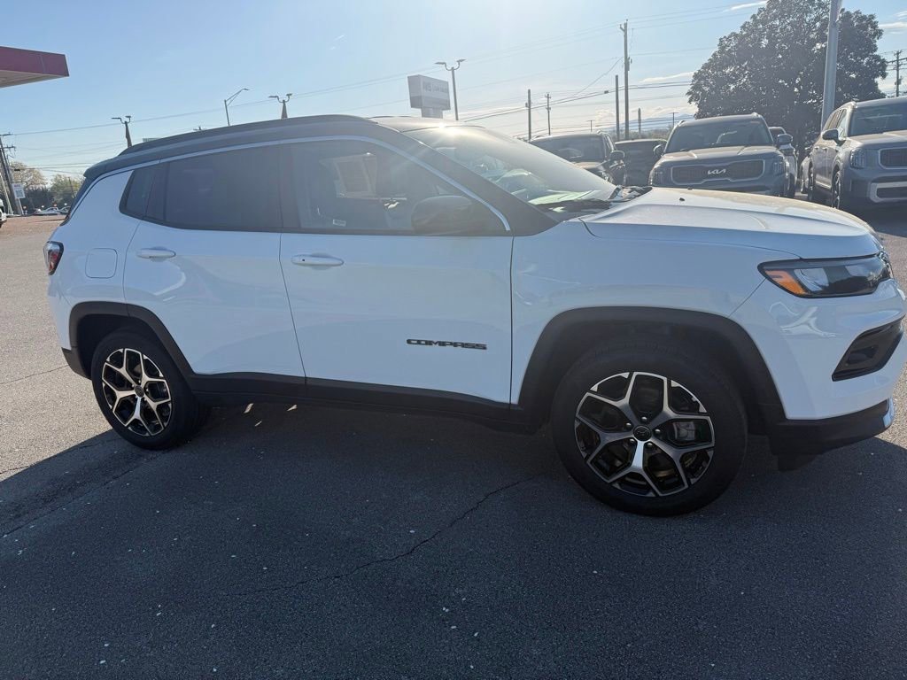 Used 2025 Jeep Compass Limited image 6