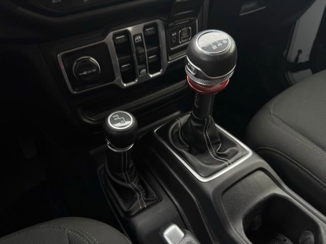 Used 2018 Jeep Wrangler Unlimited Sahara image 32