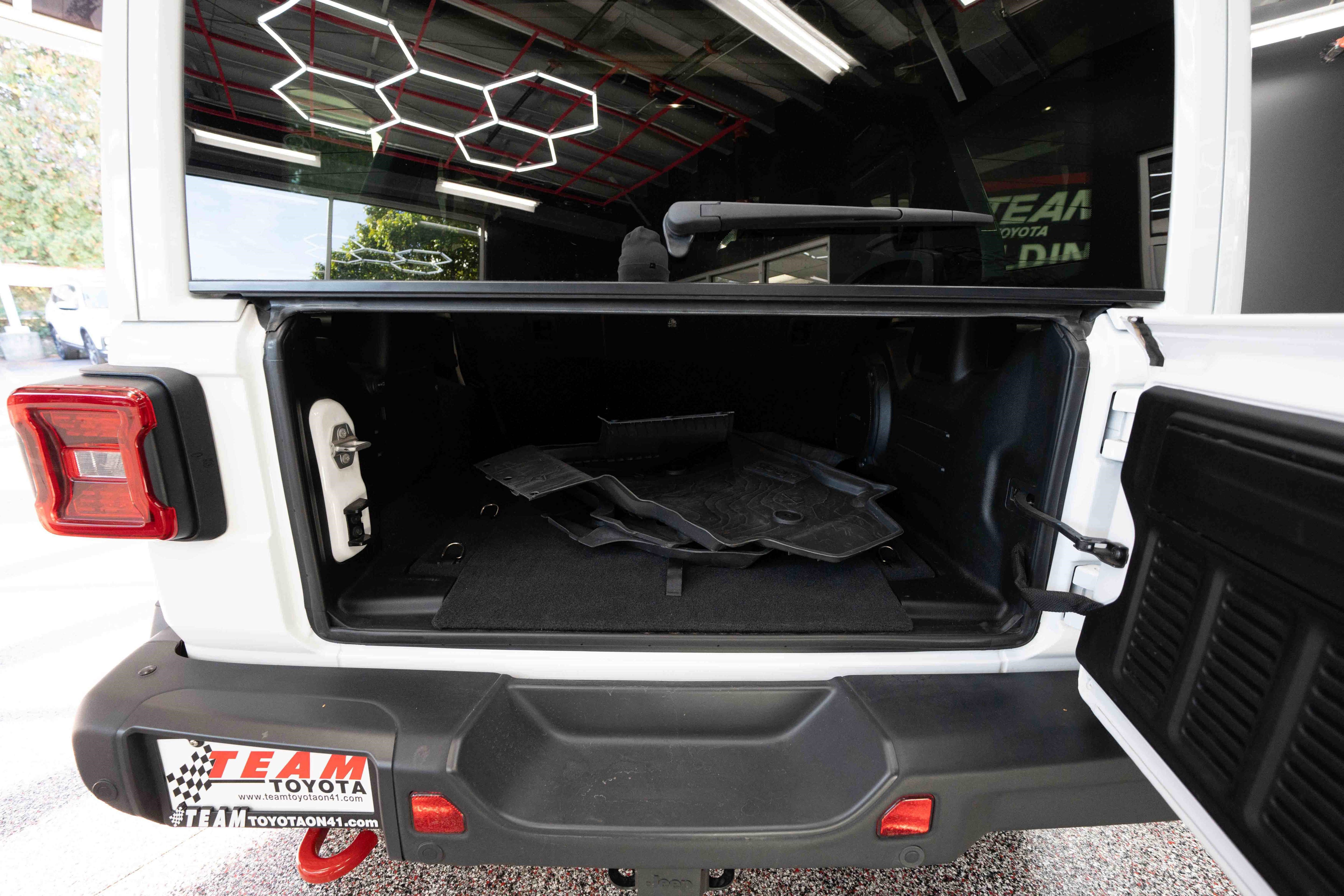 Used 2022 Jeep Wrangler Unlimited Rubicon w/ Xtreme Recon 35" Tire Package image 28