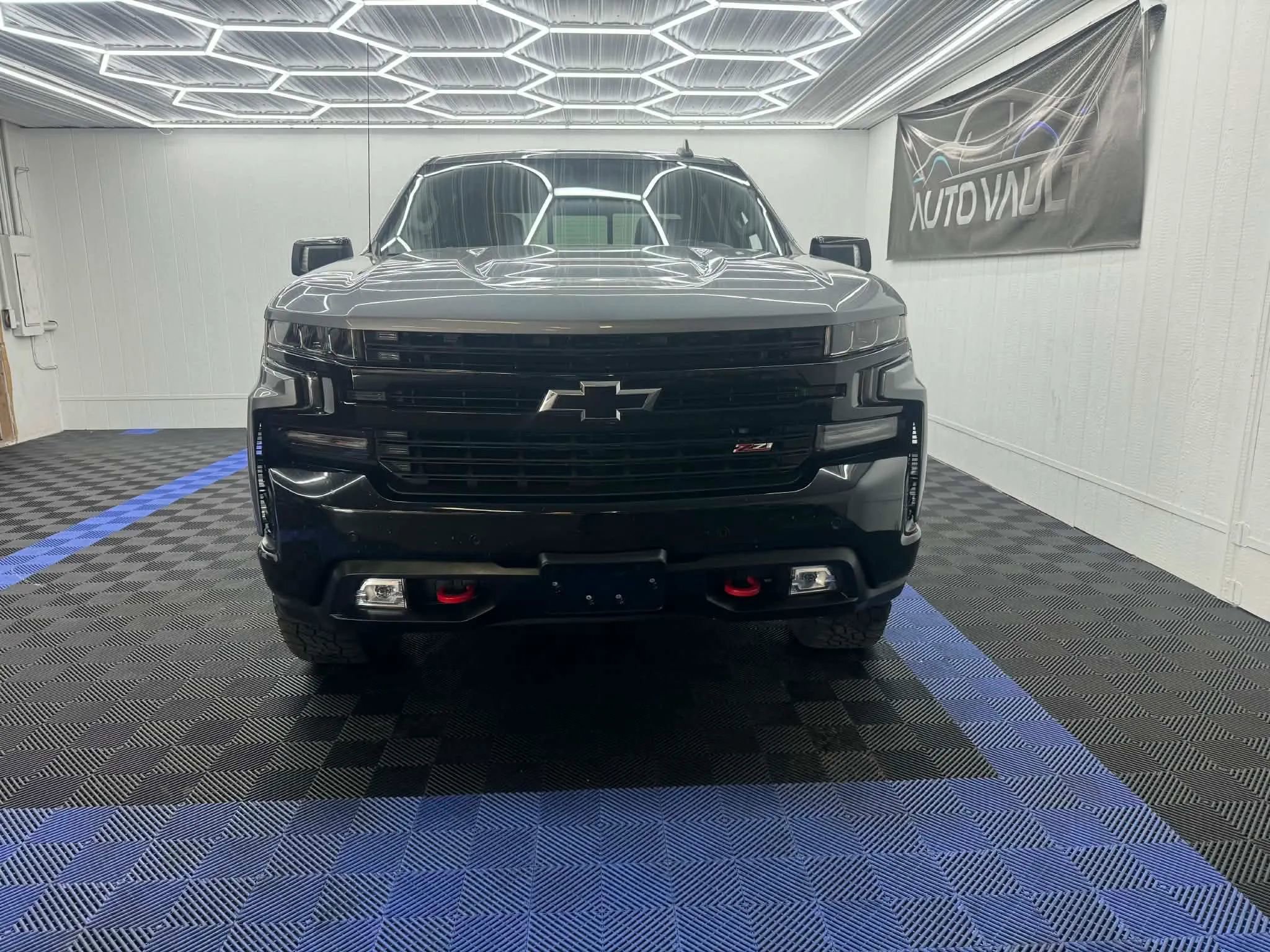 Used 2021 Chevrolet Silverado 1500 LT Trail Boss w/ Convenience Package II image 4