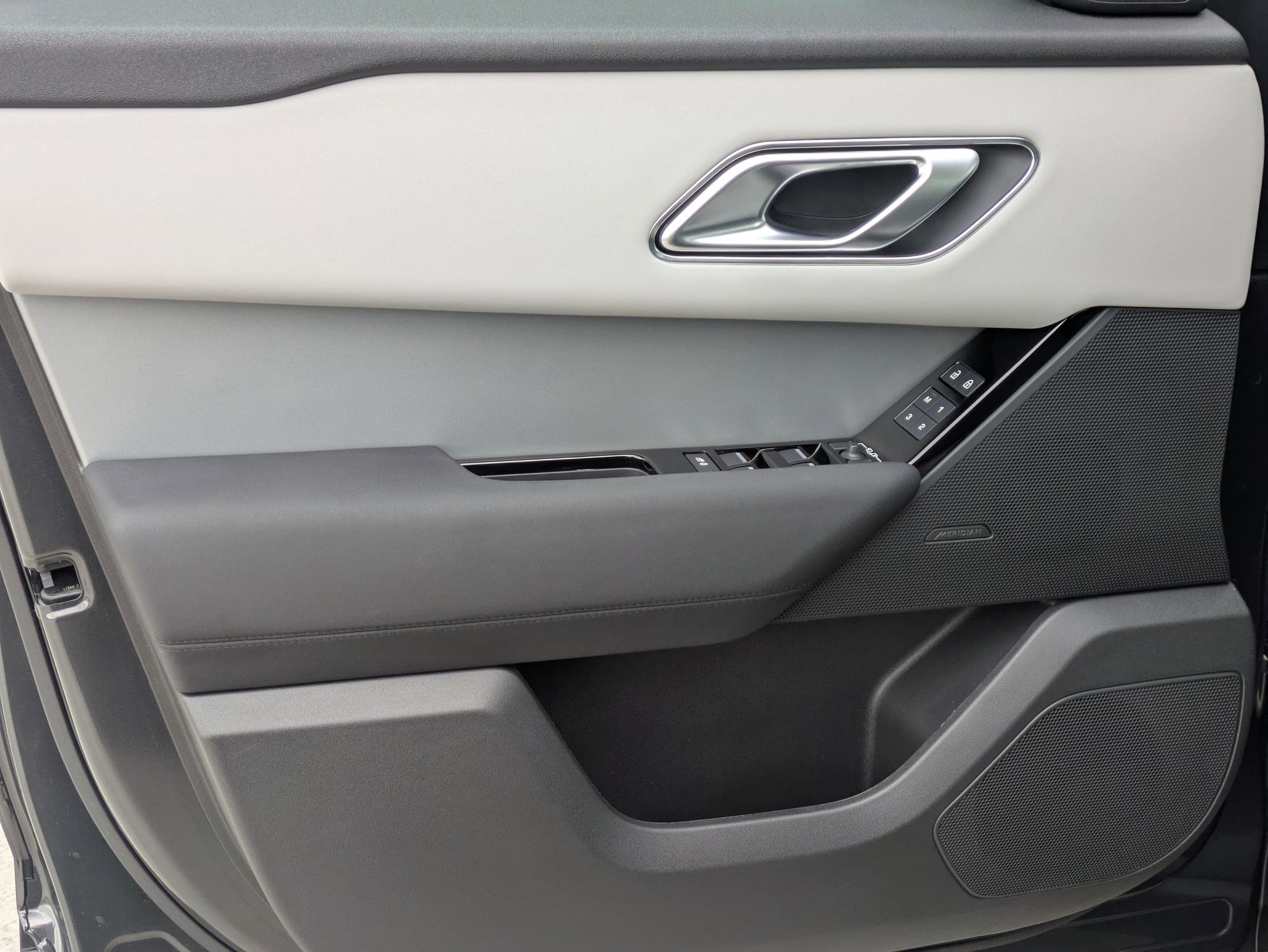 Certified 2025 Land Rover Range Rover Velar S image 12