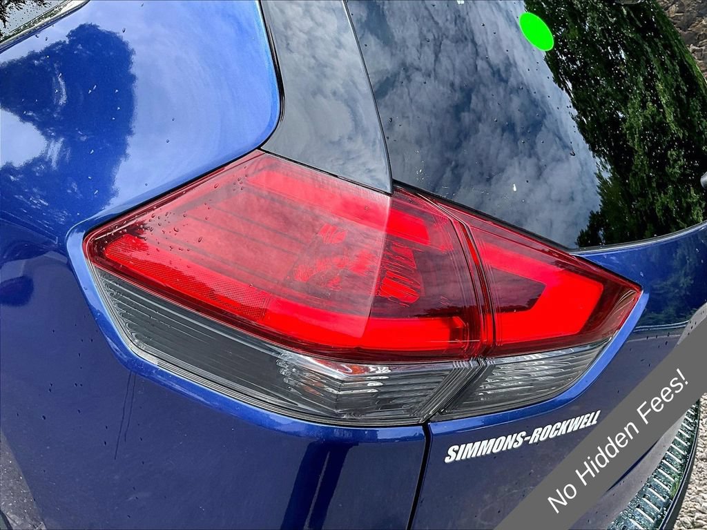 Used 2018 Nissan Rogue SV AWD/4WD image 27