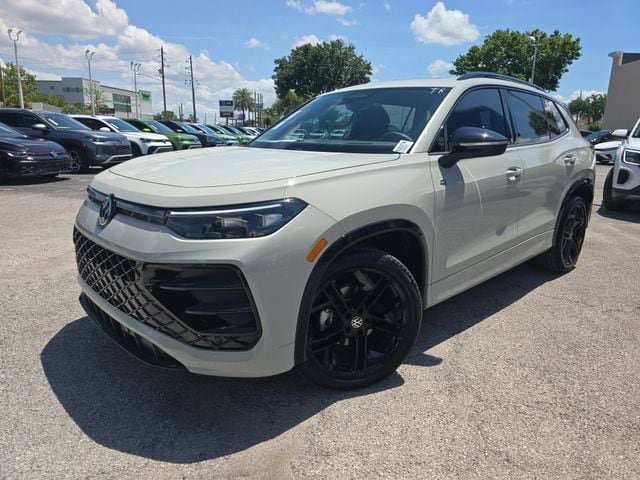 New 2026 Volkswagen Tiguan SE R-Line FWD image 28