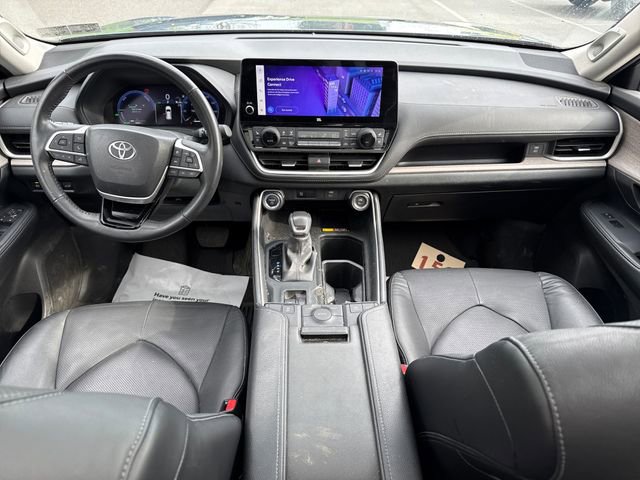 Used 2024 Toyota Grand Highlander Limited image 19