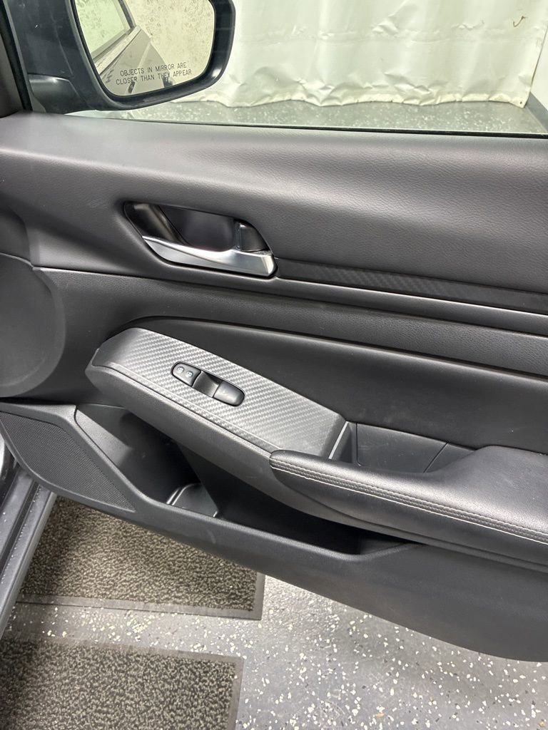 Used 2024 Nissan Altima 2.5 SV image 25
