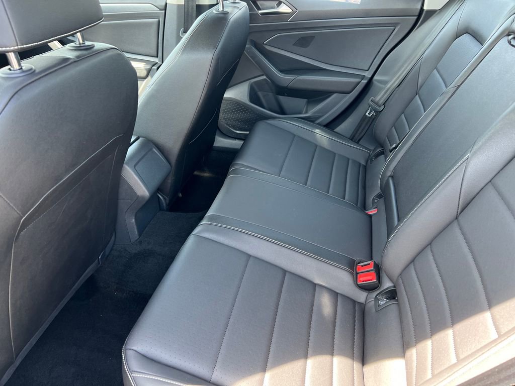 Used 2024 Volkswagen Jetta SE FWD image 11