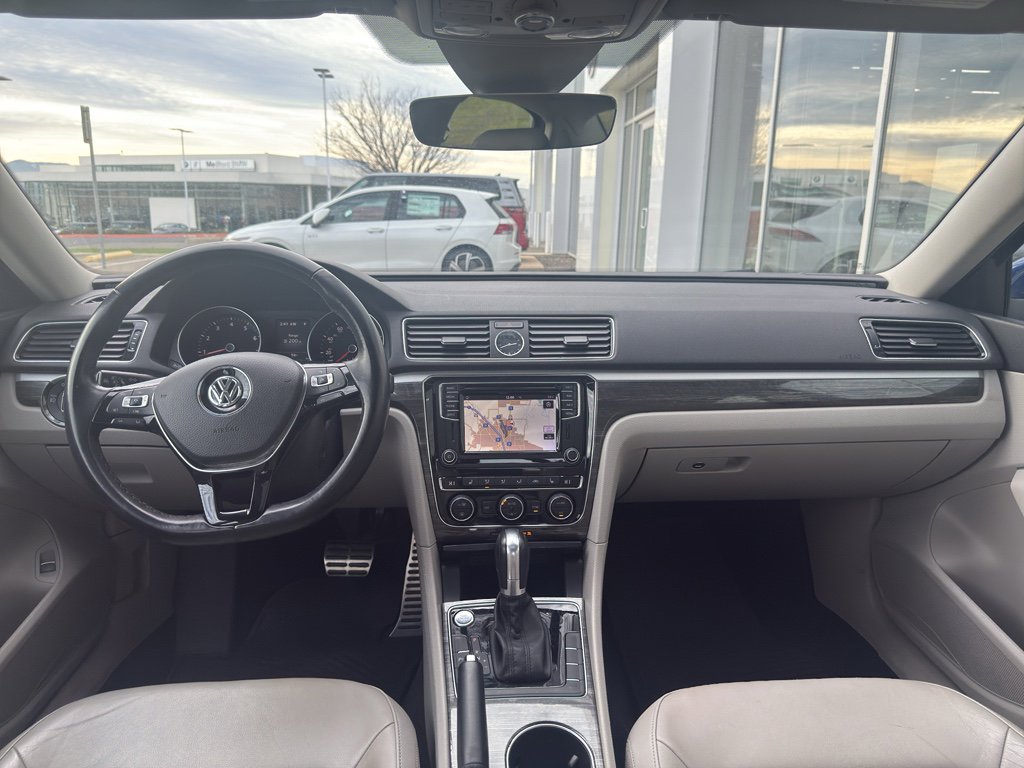 Used 2016 Volkswagen Passat 1.8T SEL Premium image 16