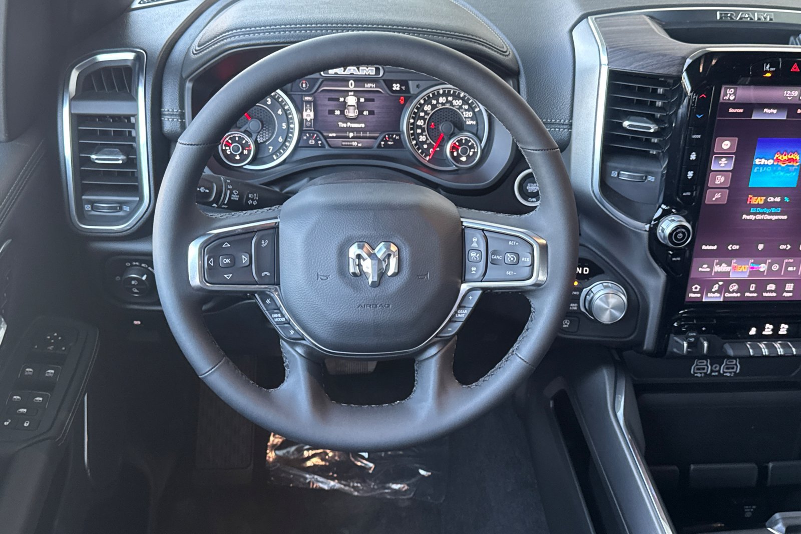 New 2027 RAM 1500 Laramie AWD/4WD image 13