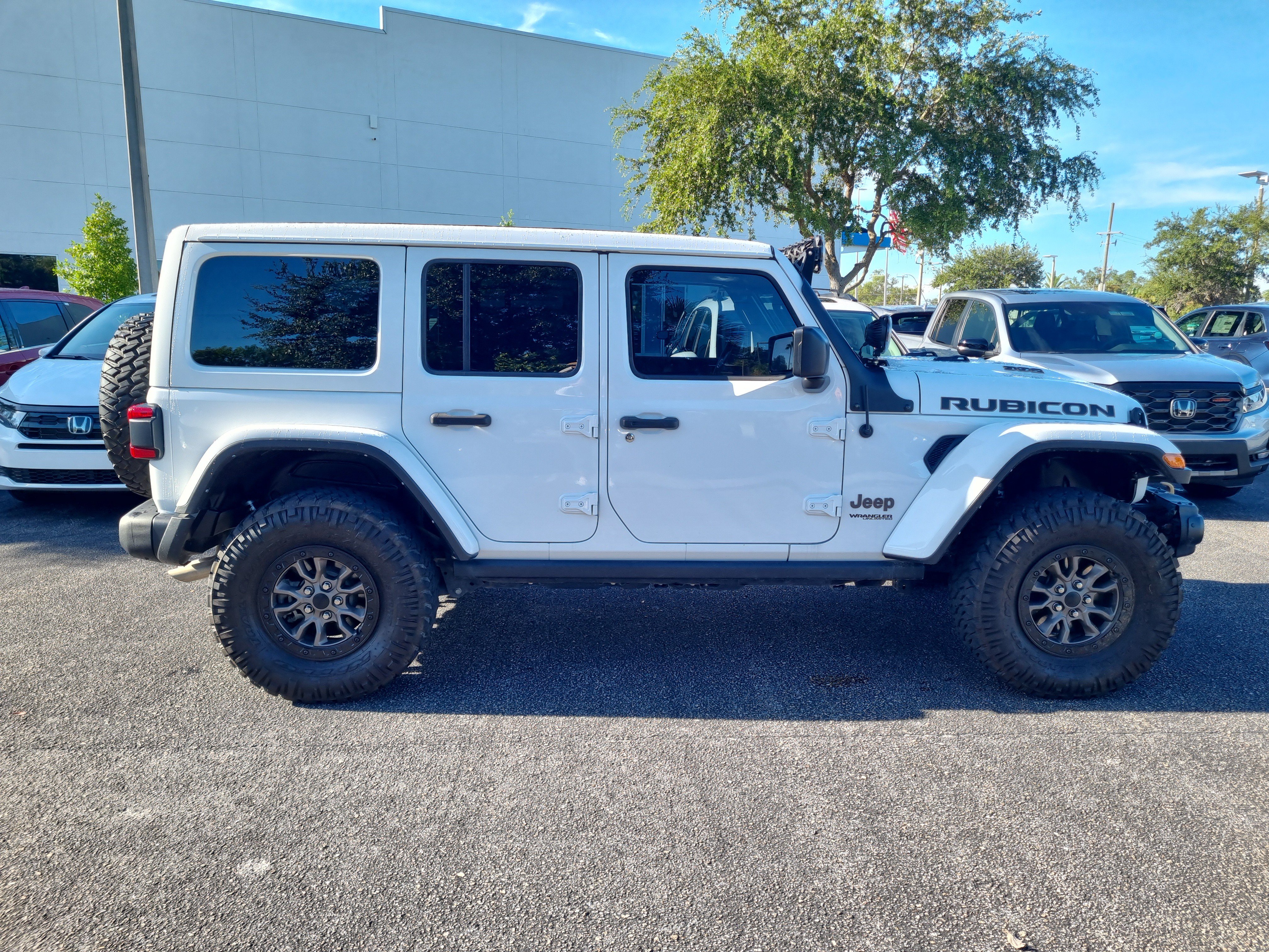 Used 2022 Jeep Wrangler Unlimited Rubicon w/ Trailer Tow Package AWD/4WD image 8