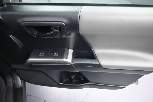 Used 2018 Toyota Tacoma SR5 RWD image 13