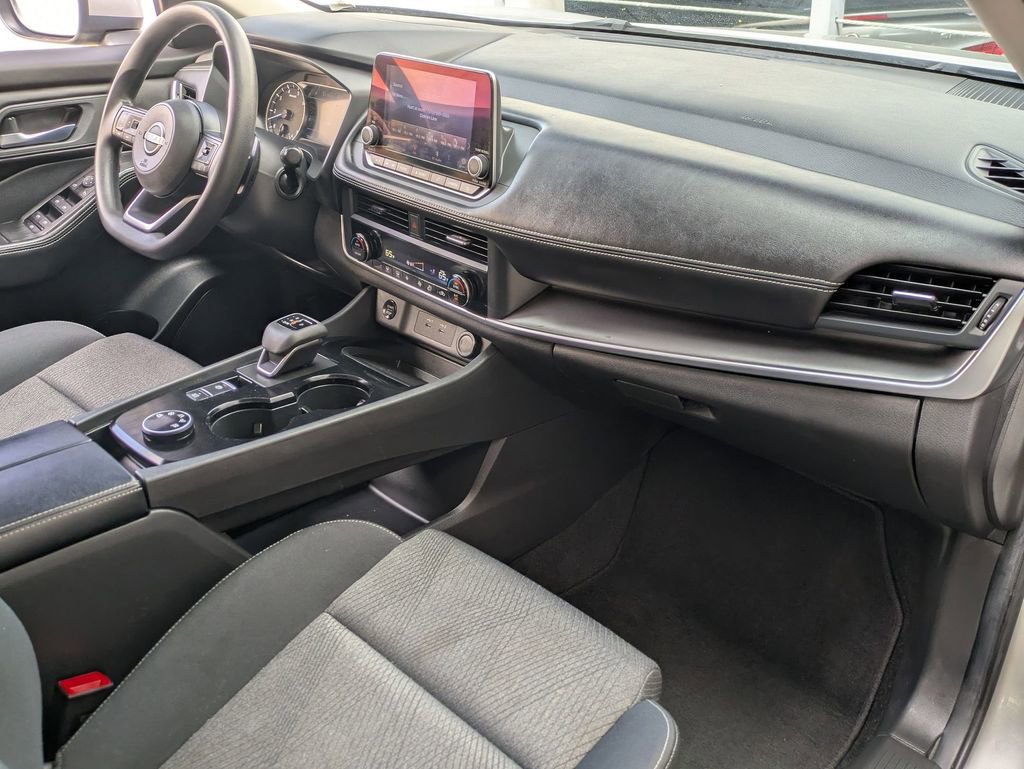 Used 2024 Nissan Rogue SV image 29