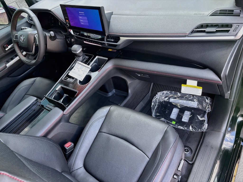 New 2026 Toyota Sienna XSE FWD image 17