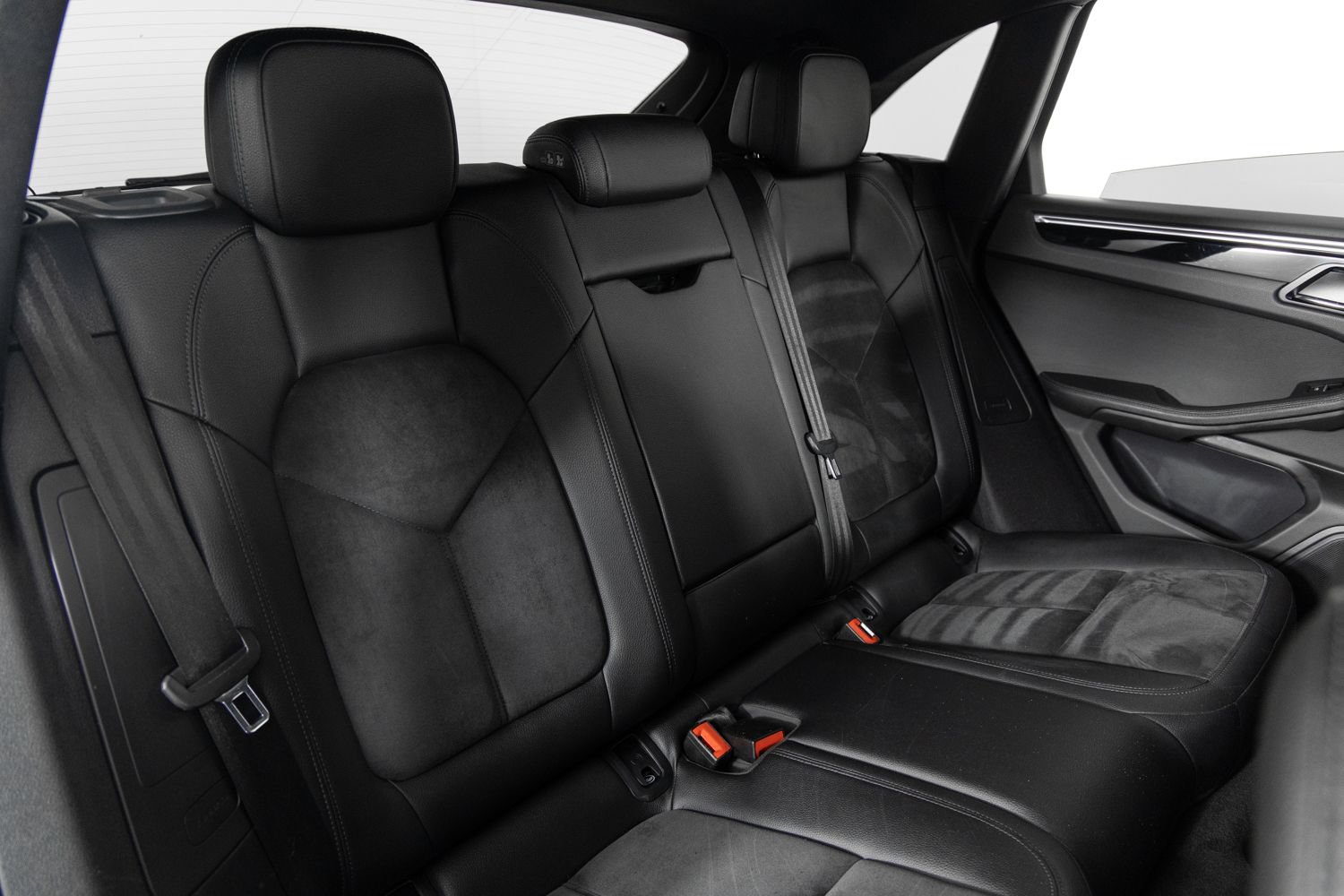 Used 2018 Porsche Macan AWD/4WD image 24