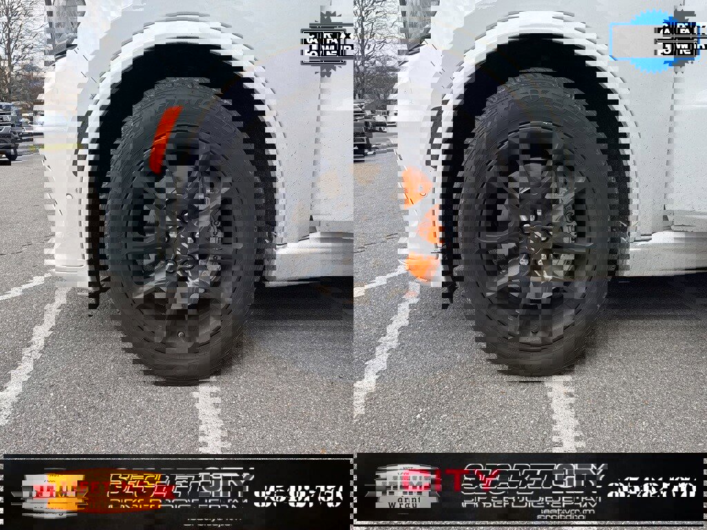 Used 2023 Dodge Durango R/T w/ Hemi Orange Plus Package image 29