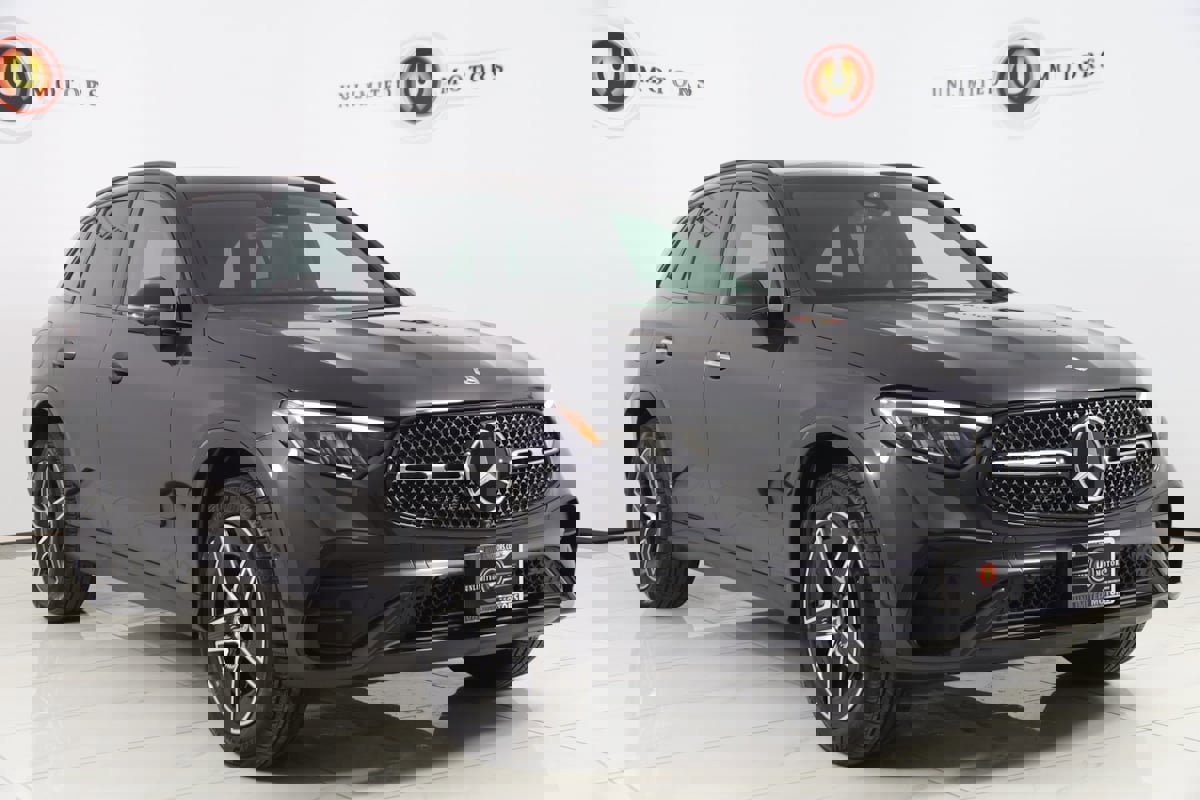 Used 2025 Mercedes-Benz GLC 300 4MATIC SUV image 23