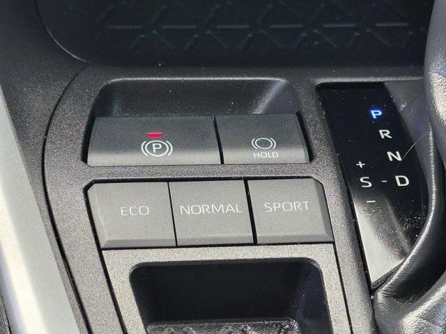 Certified 2024 Toyota RAV4 LE FWD image 21