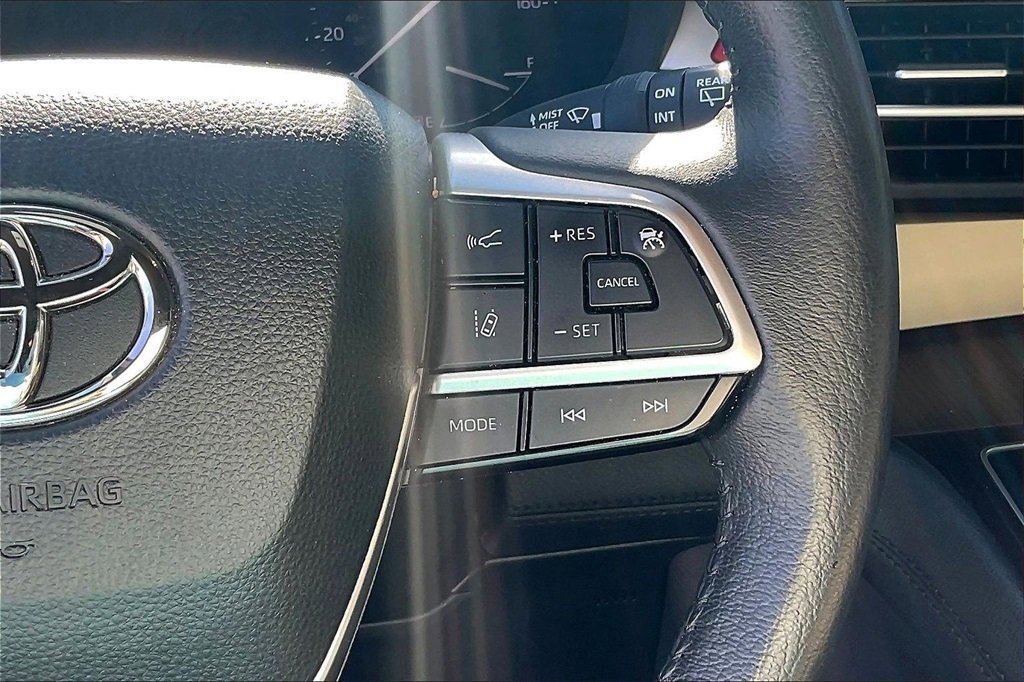 Used 2024 Toyota Sienna XLE image 19