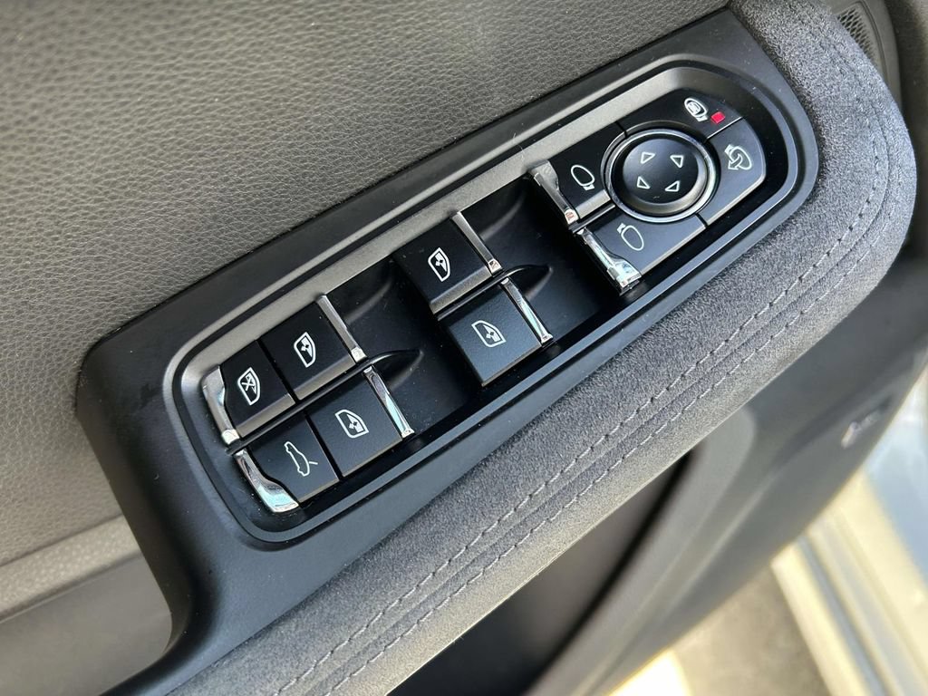 Used 2017 Porsche Macan GTS AWD/4WD image 16
