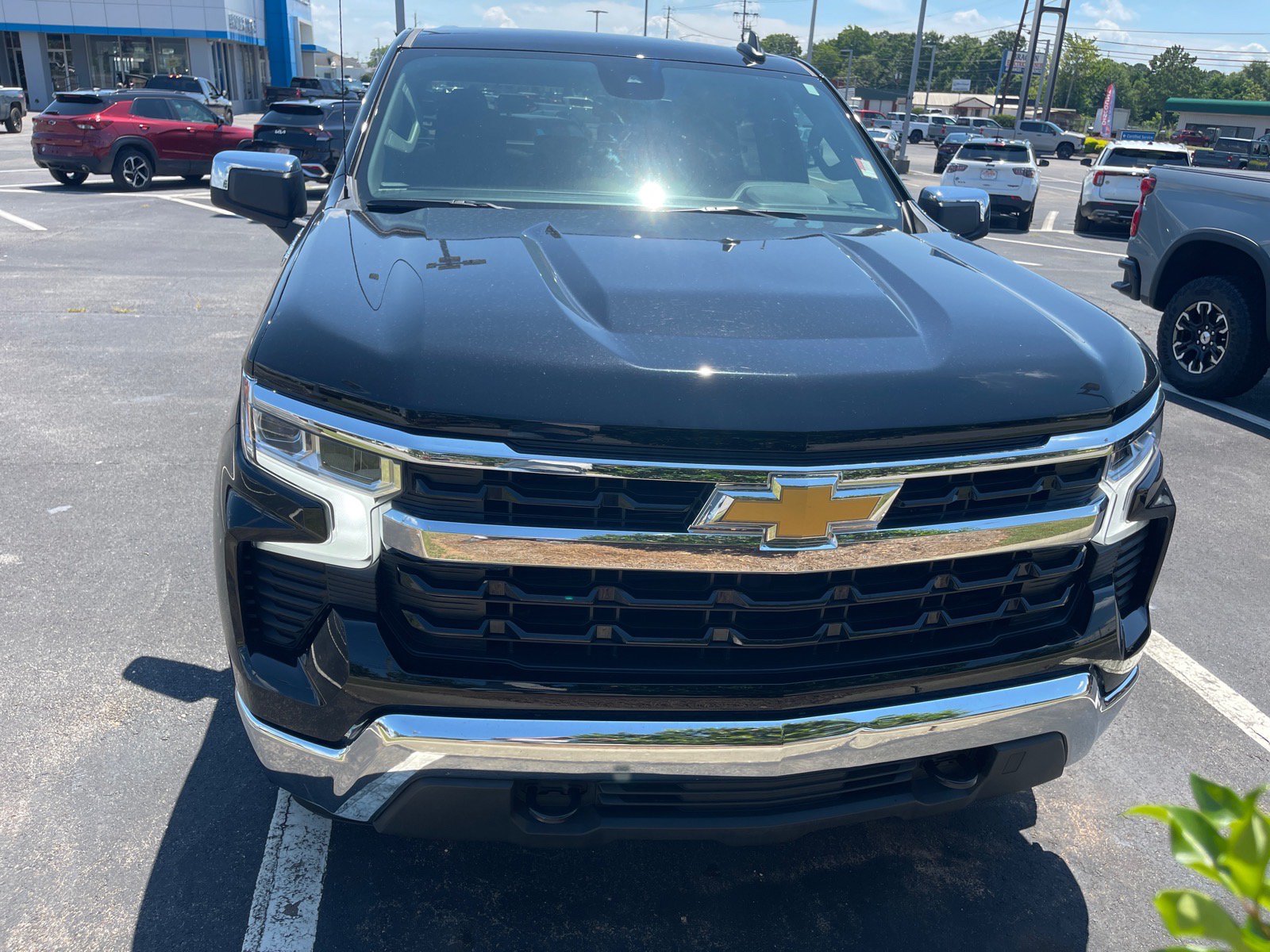 Used 2026 Chevrolet Silverado 1500 LT AWD/4WD image 2