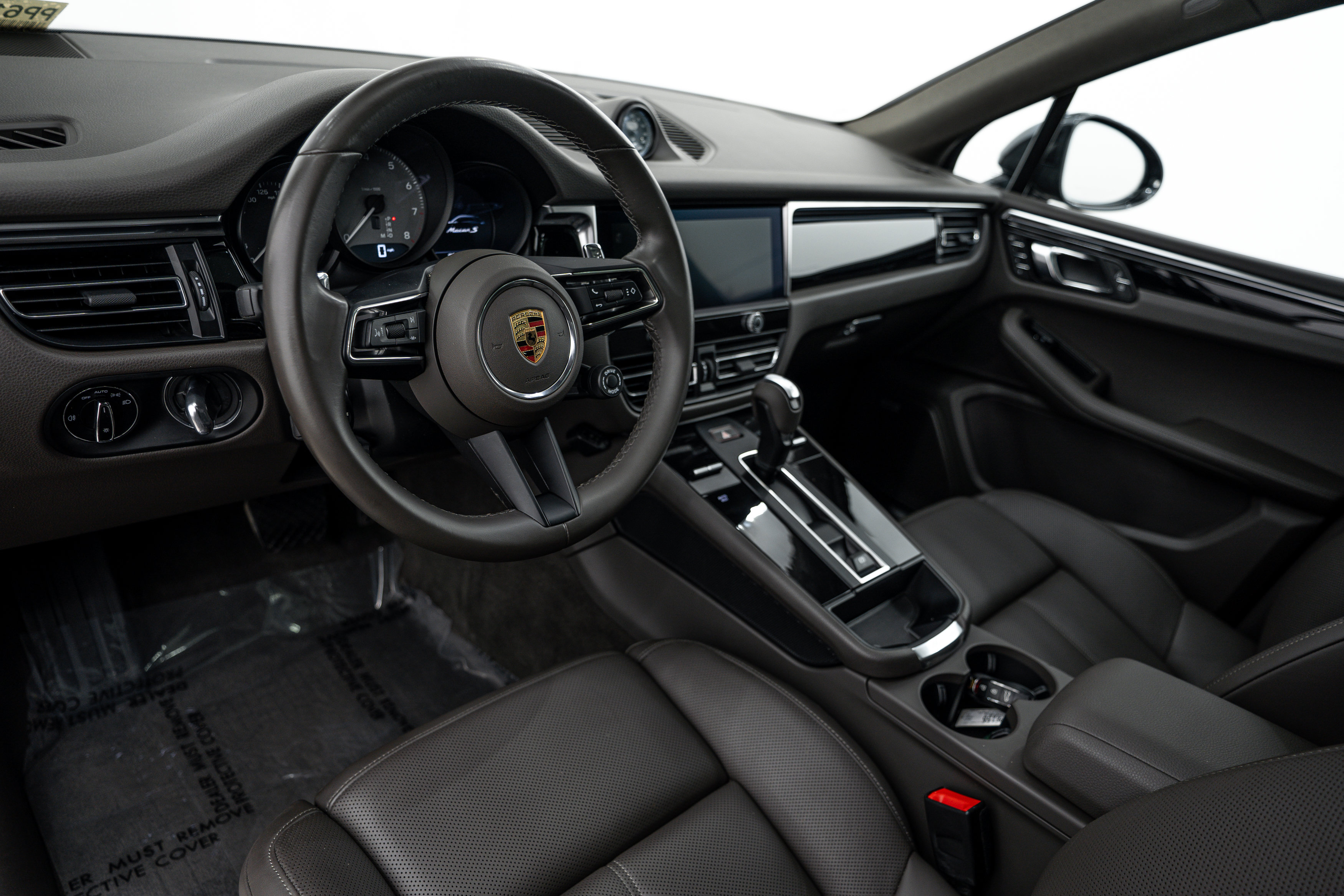 Certified 2024 Porsche Macan S AWD/4WD image 4