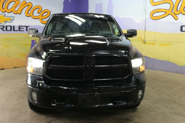 Used 2019 RAM 1500 Classic SLT w/ Black Appearance Group AWD/4WD image 6