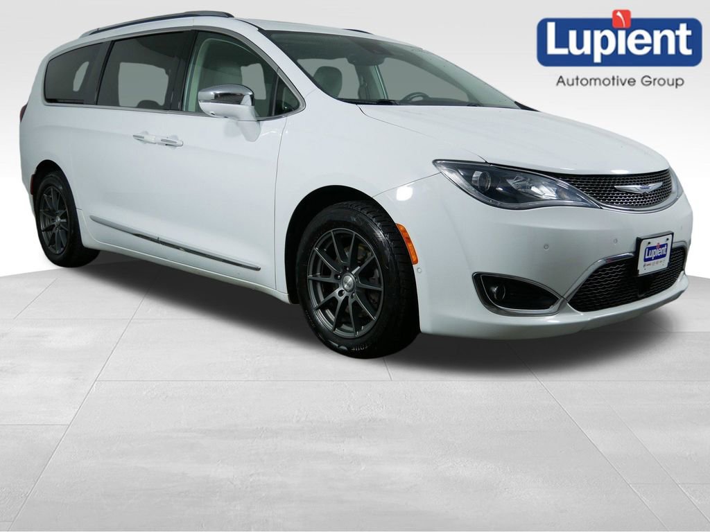 Used 2018 Chrysler Pacifica Limited w/ Tire & Wheel Group FWD image 1