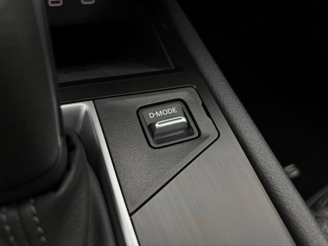 Used 2025 Nissan Kicks SV image 25