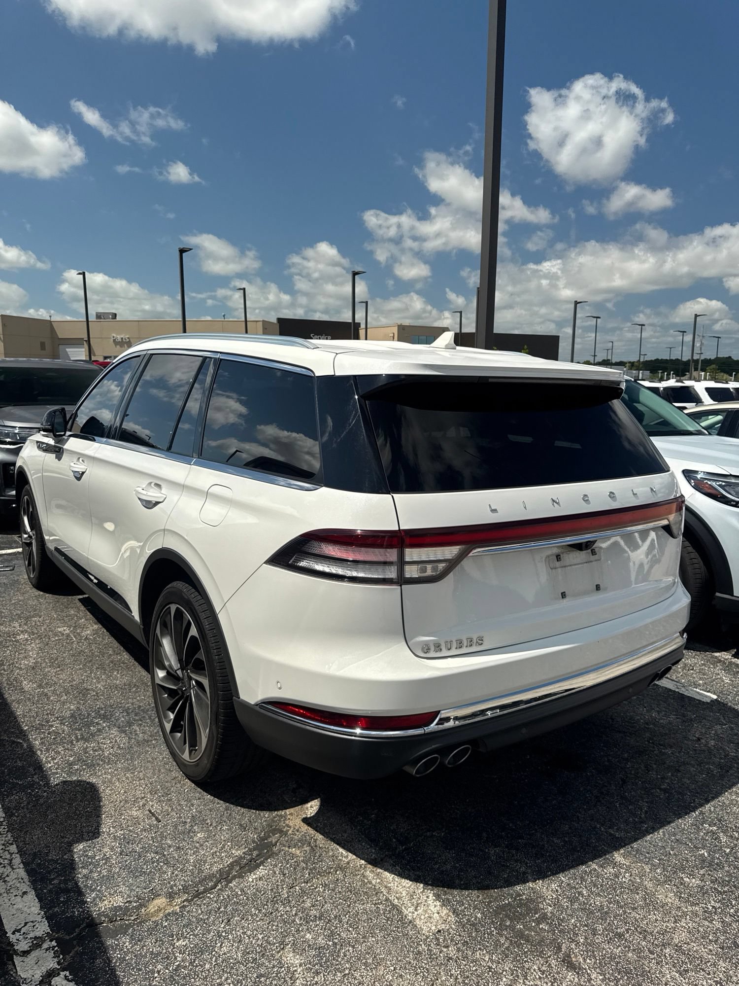 Used 2023 Lincoln Aviator Reserve w/ Equipment Group 201A AWD/4WD image 4